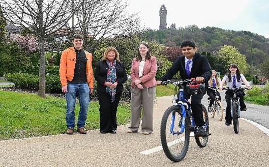 Pupils from Wallace High School cycling on the new cycle path, alongside Ms Hyslop, Simon Strain, Sustrans and Cllr Preston, Deputy Leader, Stirling Council. Photo used with permission from Stirling Council/ Whyler Photos.